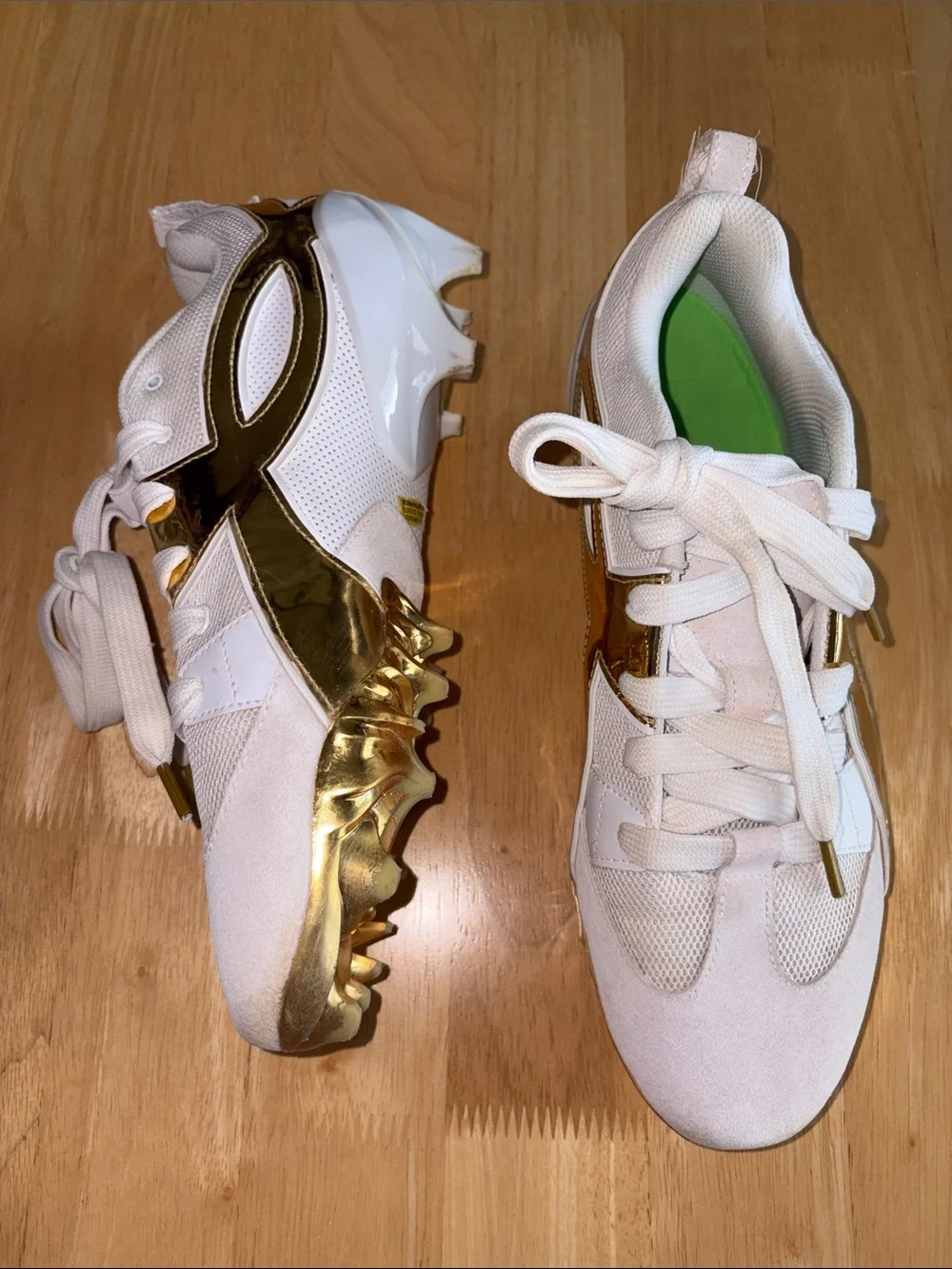 🏈 UA Spotlight HOVR Icon Low Football Cleats. Gold and White. Size 11. EUC